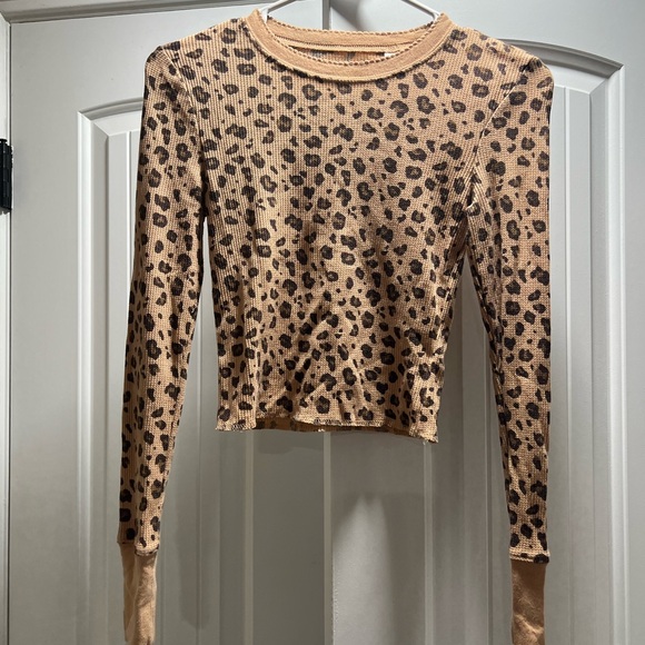 Pacsun cheetah thermal - Picture 2 of 3